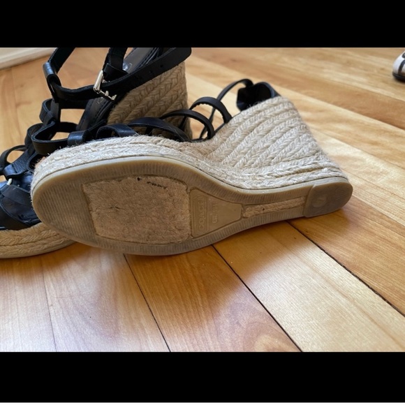 Coach.New. Really comfortable and fashionable! Size - 8 - Picture 4 of 6